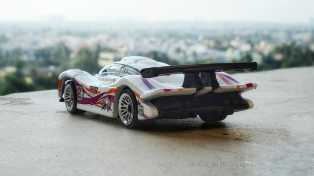 Illustration for article titled Rennsport Reunion: Hot Wheels Porsche 911 GT1-98 Straßenversion